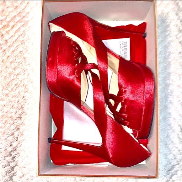 Red Louboutins - Picture 5 of 5